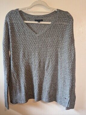 American Eagle Outfitters Gray V-Neck Waffle Knit Sweater Size M